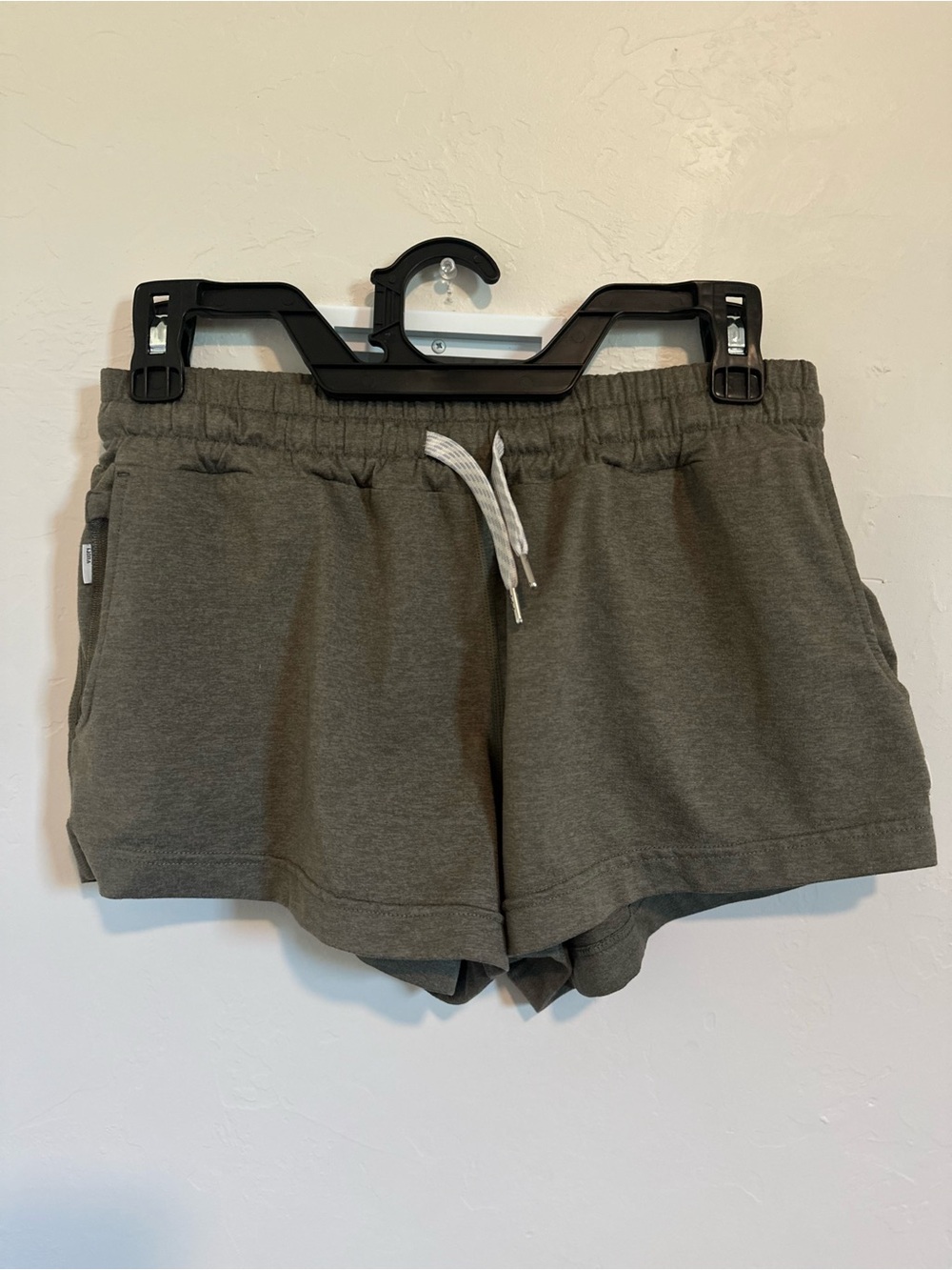 Vuori Halo Performance
DreamKnit Shorts, Light Oregano
Heather, XS